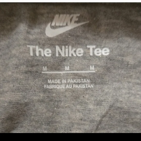 Nike Gray and Red Short Sleeve Tee Mens T Shirt Nwt - Picture 2 of 2